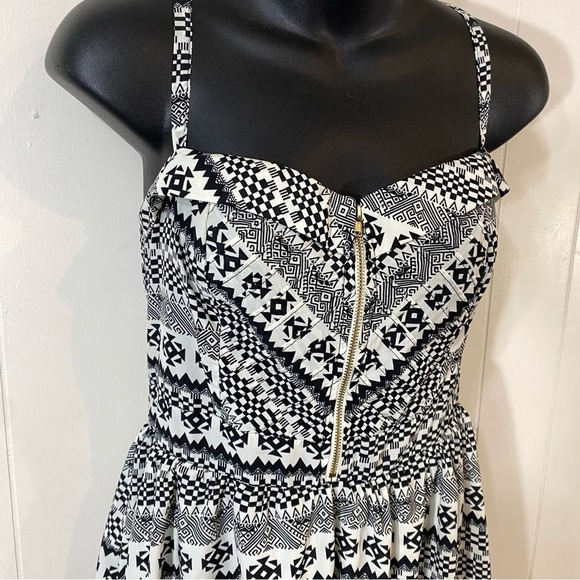 Charlotte Russe Geometric Aztec Black and White Dress Size Large - Picture 2 of 7